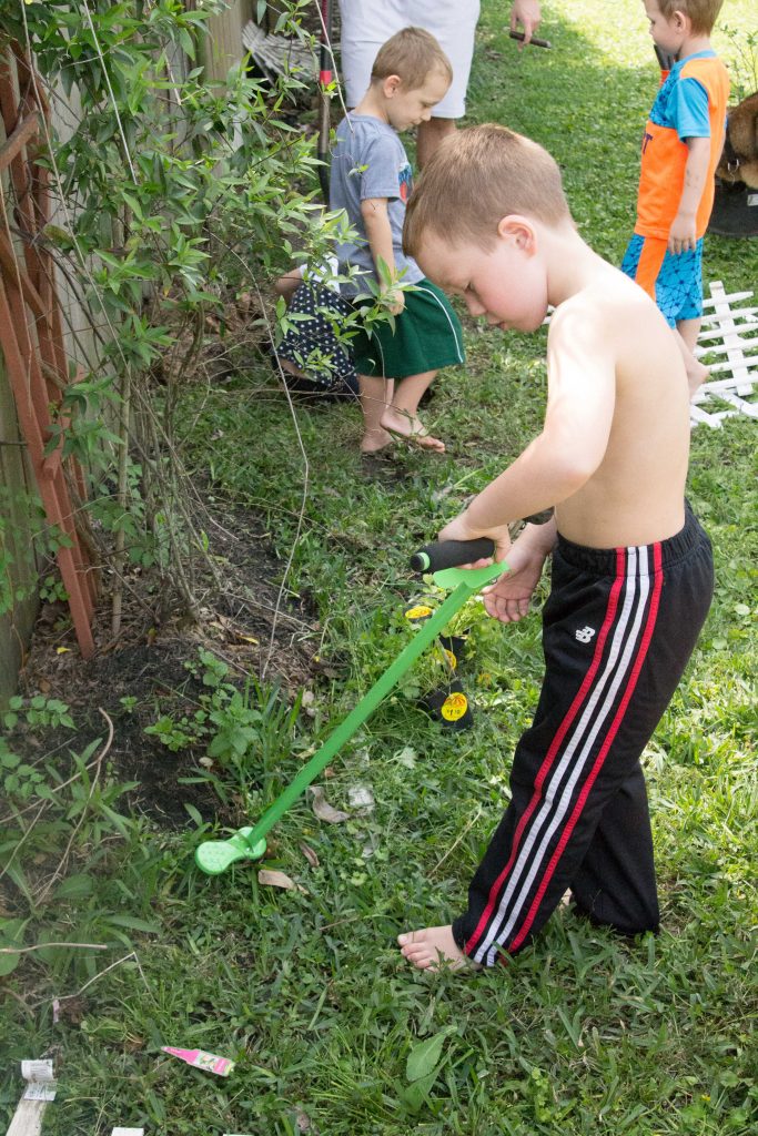 Teach your kids to garden with Weed Zinger -3